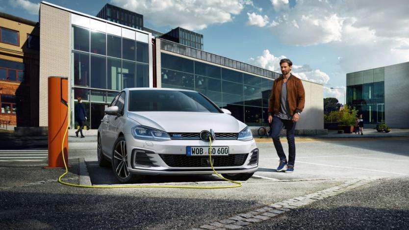 VW празнува своя 150-милионен автомобил ... с електрически Golf