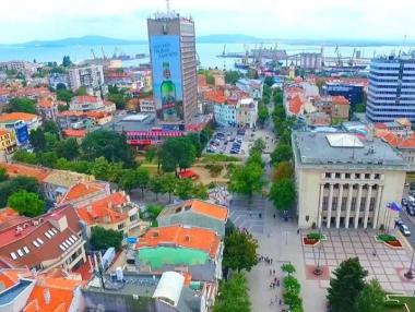 Данъчните запечатват дискотека в Бургас