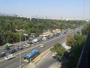 Ремонт блокира движението по „Цариградско шосе“ в столицата
