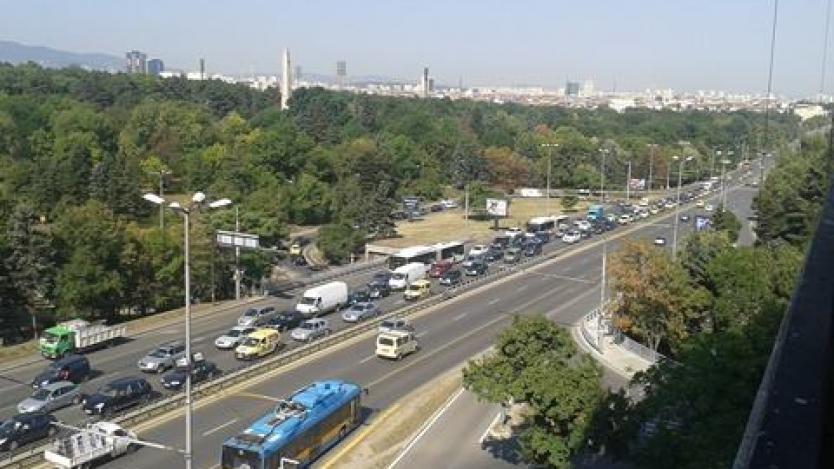 Ремонт блокира движението по „Цариградско шосе“ в столицата