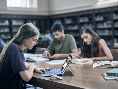 Microsoft представи образователните си програми