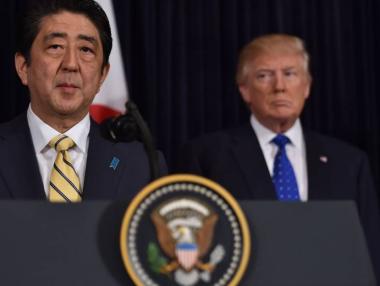 Тръмп и Абе обещаха да увеличат натиска срещу Северна Корея