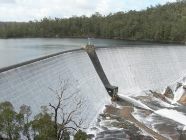 Стената на язовира край Хюстън не издържа на урагана „Харви“