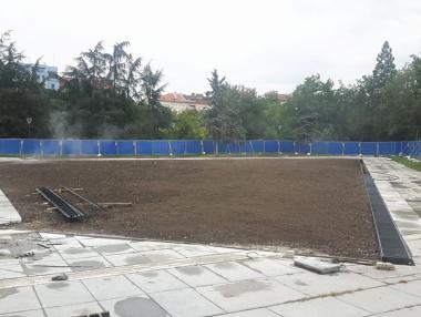 Паметникът пред НДК стана градинка