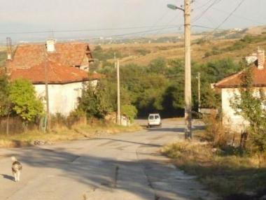 Предприемачи и чужденци съживяват българските села