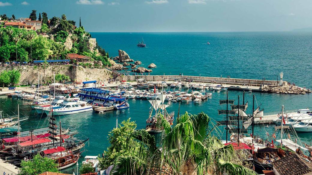 1200 жалби са пуснали руските туристи заради нередности в Турция