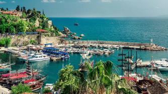 1200 жалби са пуснали руските туристи заради нередности в Турция