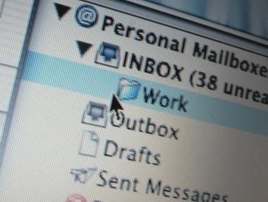 Работодателите могат да четат служебните мейли само с предупреждение