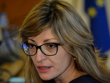 Захариева: Заетостта и образованието ще намалят радикализацията сред младите
