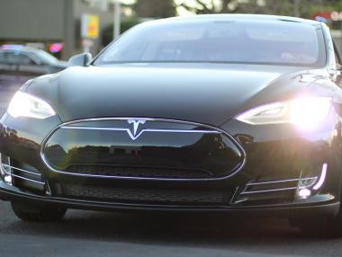 Tesla дистанционно е помагала на американци да избягат от „Ирма”