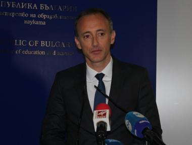 За първи път от десетилетие средната учителска заплата е над средната за страната