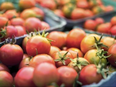 Предложението на БСП за хранителни квоти в магазините не мина