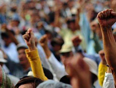 Френският премиер пренебрегна протестите и те ще се засилят