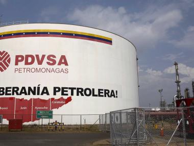 Венецуела забранява търговията с петрол в долари