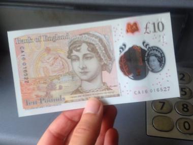 Великобритания вече плаща с новите £10 с Джейн Остин