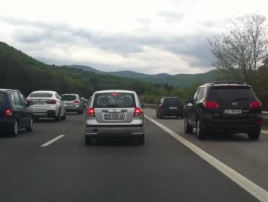 Каране в аварийната лента вече ще се наказва с 1000 лв. глоба