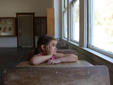 Отпадането от училище в България - все по-сериозен проблем (графики)