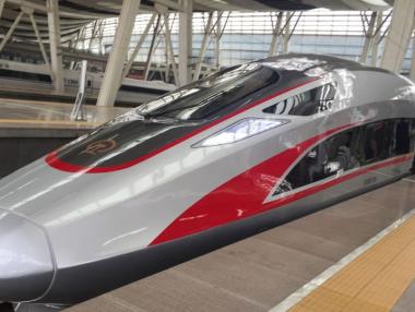 Китай пуска най-бързия влак-стрела