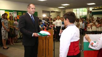 Румен Радев: Няма институция в България, която да върне българите от чужбина