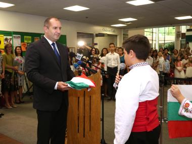 Румен Радев: Няма институция в България, която да върне българите от чужбина