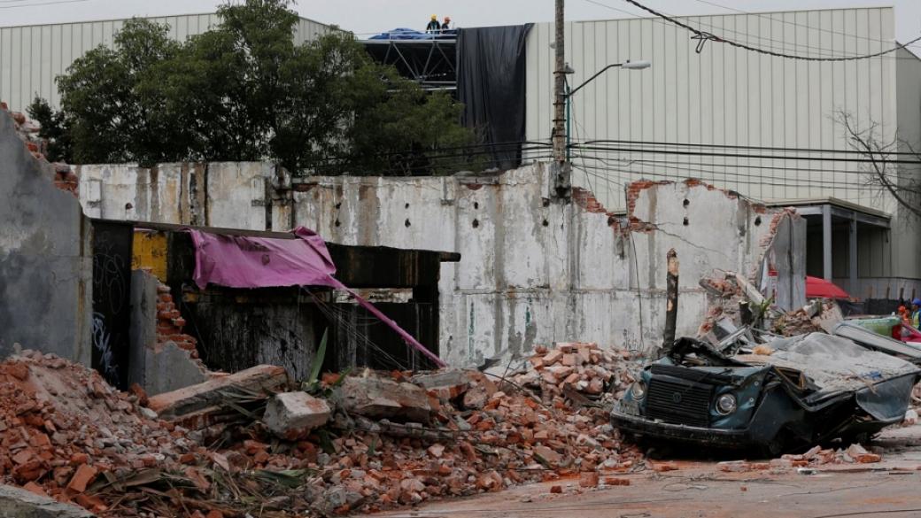 Жертвите на земетресението в Мексико станаха 325