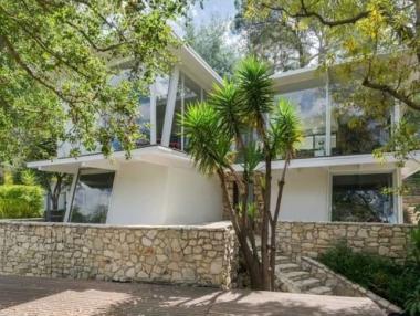 Елън Помпео продава къщата си в Холивуд за $2 млн.