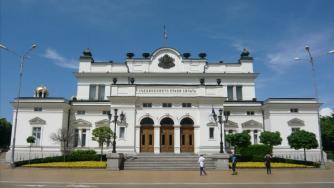 Одобрението към парламента е паднало още