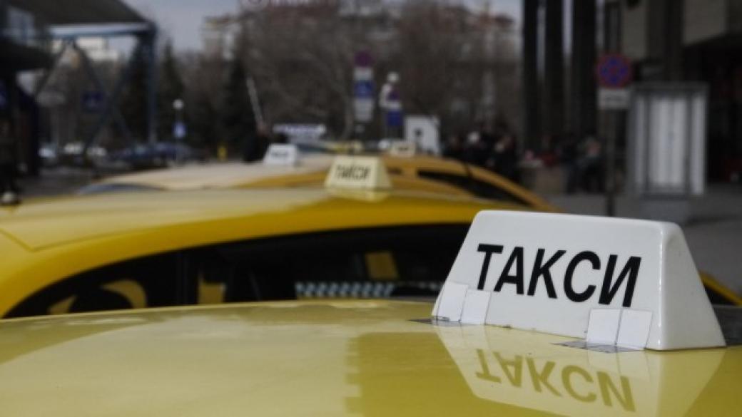 Държавата сваля изискванията към таксиметровите шофьори