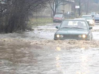 Синеморец и Резово са откъснати след преливане на р.Велека