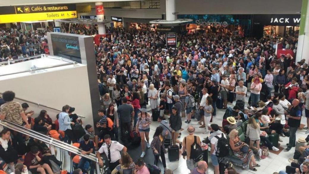 Хаос по летищата из целия свят