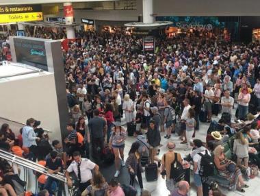 Хаос по летищата из целия свят