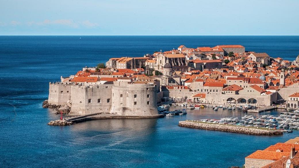 10 града с красиви средновековни крепостни стени