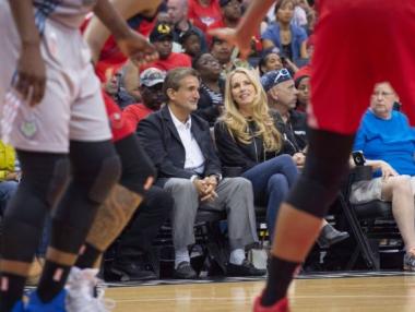 Вдовицата на Стив Джобс инвестира в баскетбол и хокей