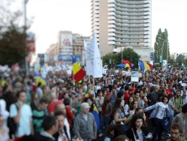 Хиляди държавни служители протестират в Румъния