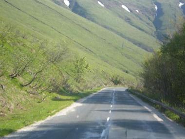 АПИ предупреждава шофьорите за зимни условия по проходите