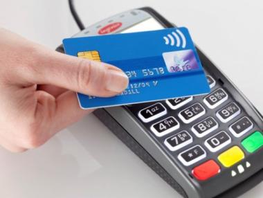 Повече от половината български картодържатели се разплащат безконтактно