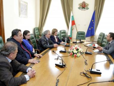 „Емко“ си получава обратно договорите с „Кинтекс“