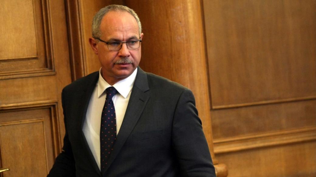 Депутатите ще гласуват оставката на Антон Тодоров