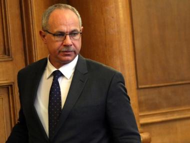 Депутатите ще гласуват оставката на Антон Тодоров