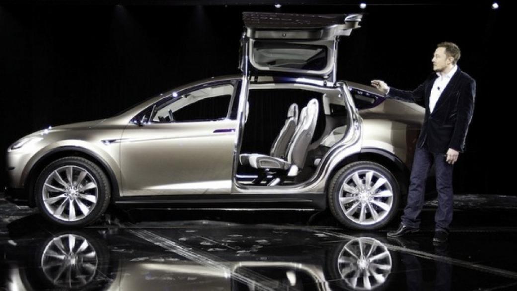 Tesla изтегля 11 000 бройки Model X заради проблем