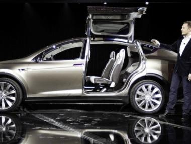 Tesla изтегля 11 000 бройки Model X заради проблем