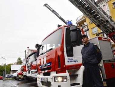 Пожарникари излязоха на протест заради ниските заплати