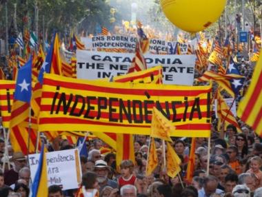 Властите в Мадрид арестуваха двама каталунски лидери