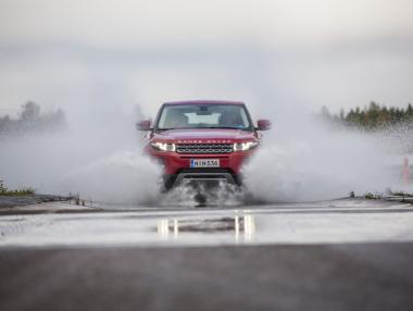 Как да шофираме безопасно при силен дъжд