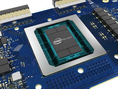 Intel излиза срещу конкурентите с нов свръхбърз чип за изкуствен интелект