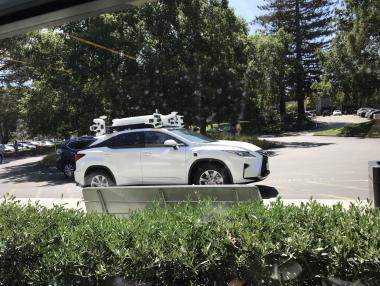 Видео показва работата на Apple по автономната система за коли