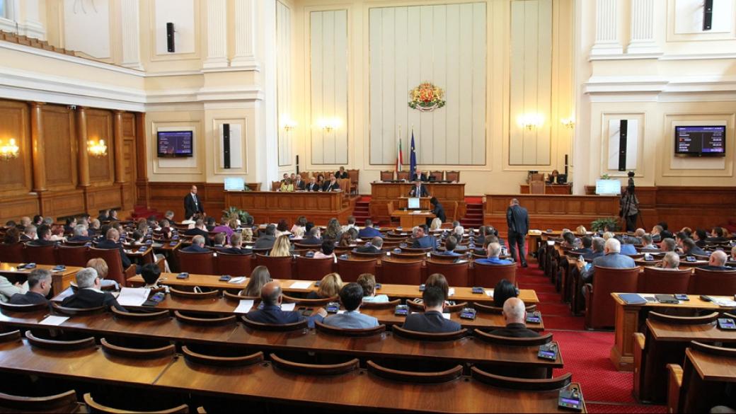 Председателят на парламента спаси Борисов от обяснения по изцепките на Валери Симеонов