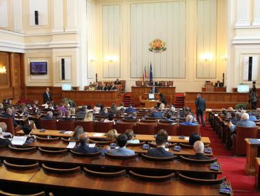 Председателят на парламента спаси Борисов от обяснения по изцепките на Валери Симеонов