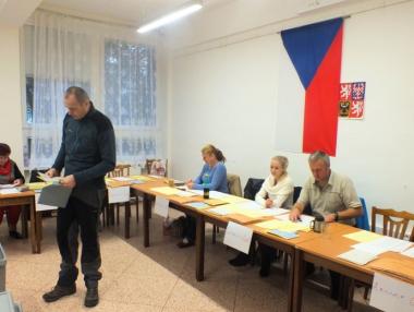 Избирателите в Чехия заложиха на милиардера популист Андрей Бабиш