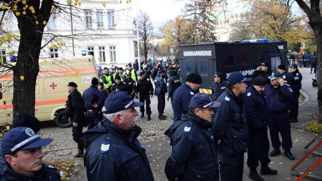 Полицаите излизат на протест за по-високи заплати